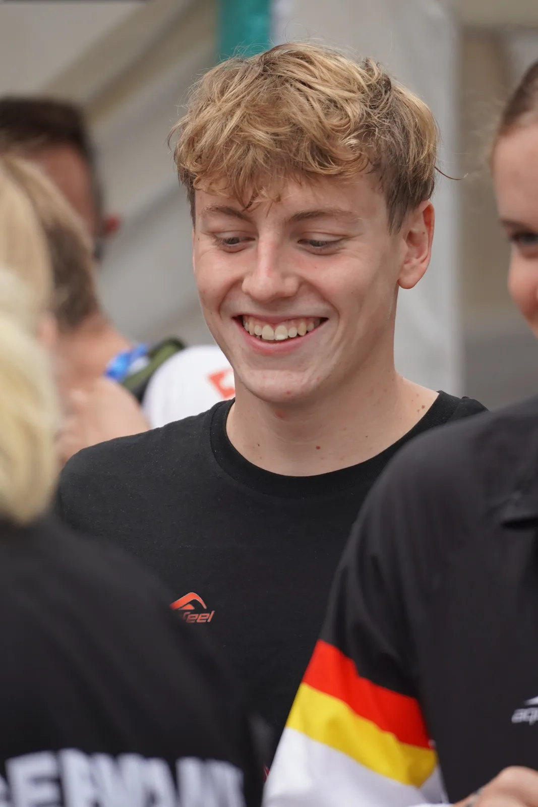 Lukas Steuter im Kreis des deutschen Teams beim Freiwasser-Europacup in Barcelona