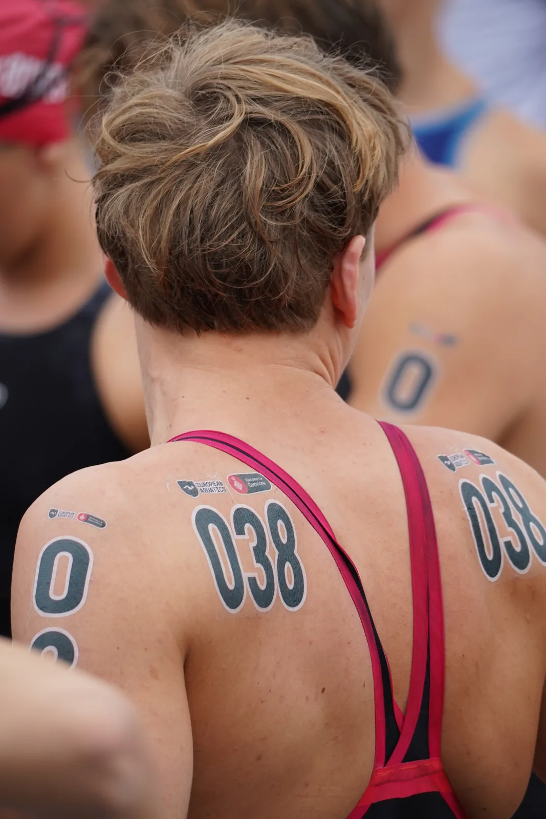 Startnummer 038 auf dem Rücken vor dem Europacup-Rennen in Barcelona