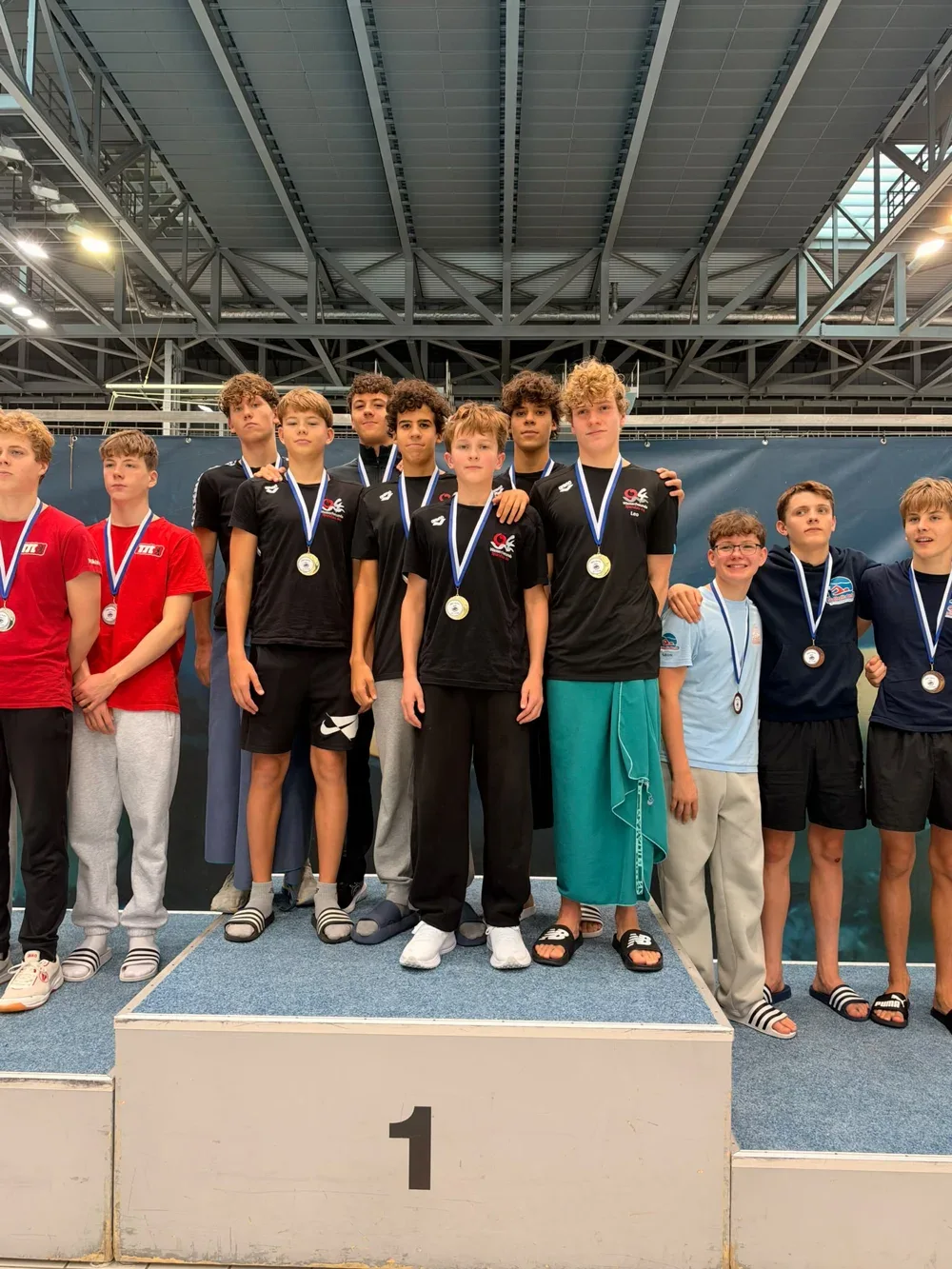Siegerehrung mit Spandaus Schwimmnachwuchs auf Platz eins